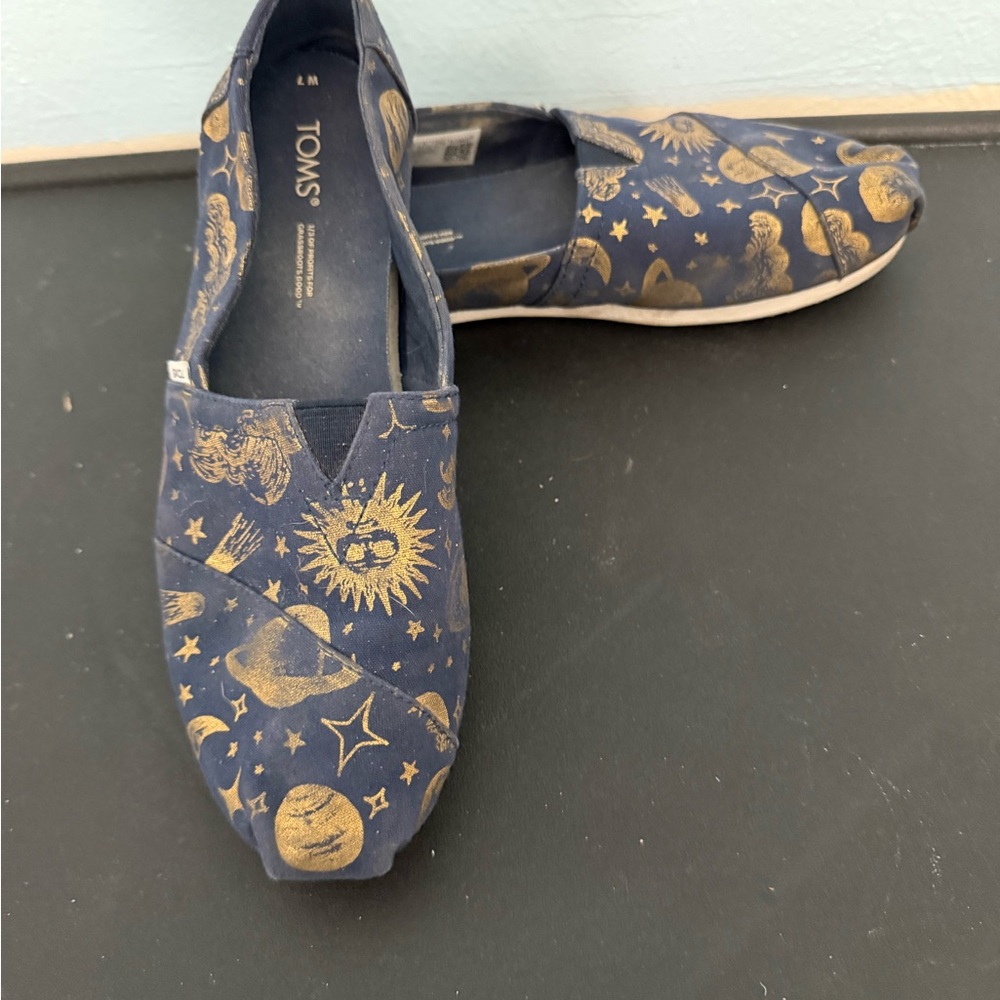 TOMS Celestial Navy and Gold Slip-Ons - Size 7